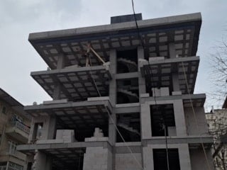 Maltepe’de şantiye şefi 5’inci kattan düştü