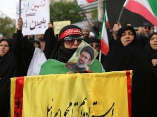 İran'da bazı vatandaşlar ABD ile ateşkes kararını protesto etti