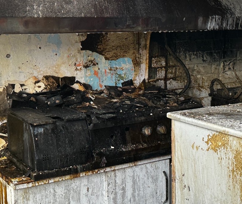 Sakarya'da iş yeri alevlere teslim oldu