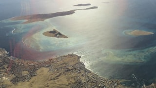 İlk gemi Hürmüz Boğazı'ndan geçti