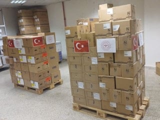 Türkiye'den İran'a tıbbi malzeme yardımı