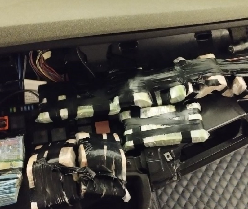 Edirne'de tırda bulunan 101 bin 900 euro komşuya kaldı