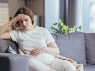 Hamilelikte baş ağrısı nedenleri ve ilaçsız çözüm yolları