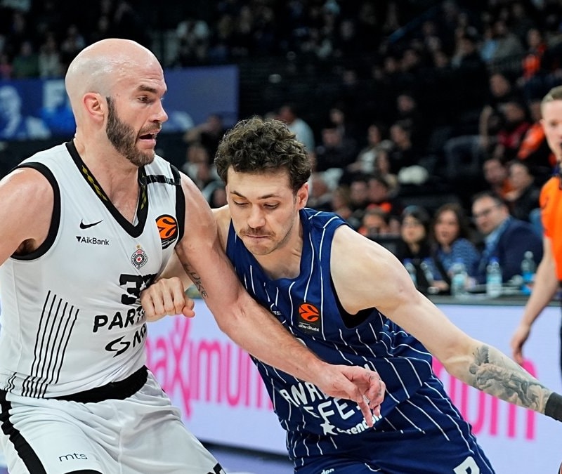 Anadolu Efes, Partizan'ı uzatmada geçti