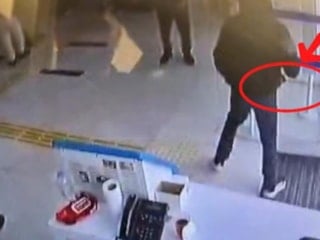 Mersin'de bankada satırla gasp girişiminde bulunan zanlı tutuklandı