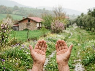 Nisan yağmuru suyuna okunacak dualar: Bereket ve sağlık için…