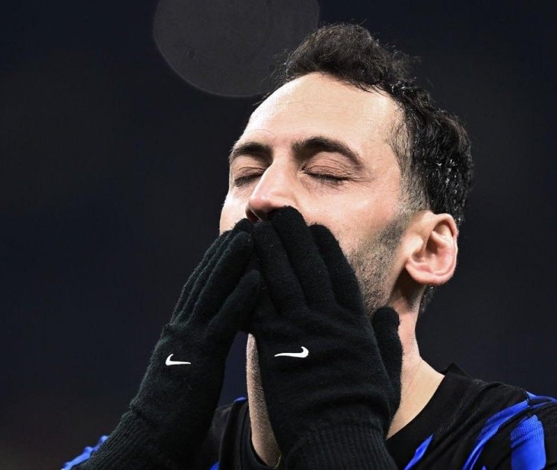 Inter'in Hakan Çalhanoğlu kararı: Sözleşmesini uzatmak istiyorlar!