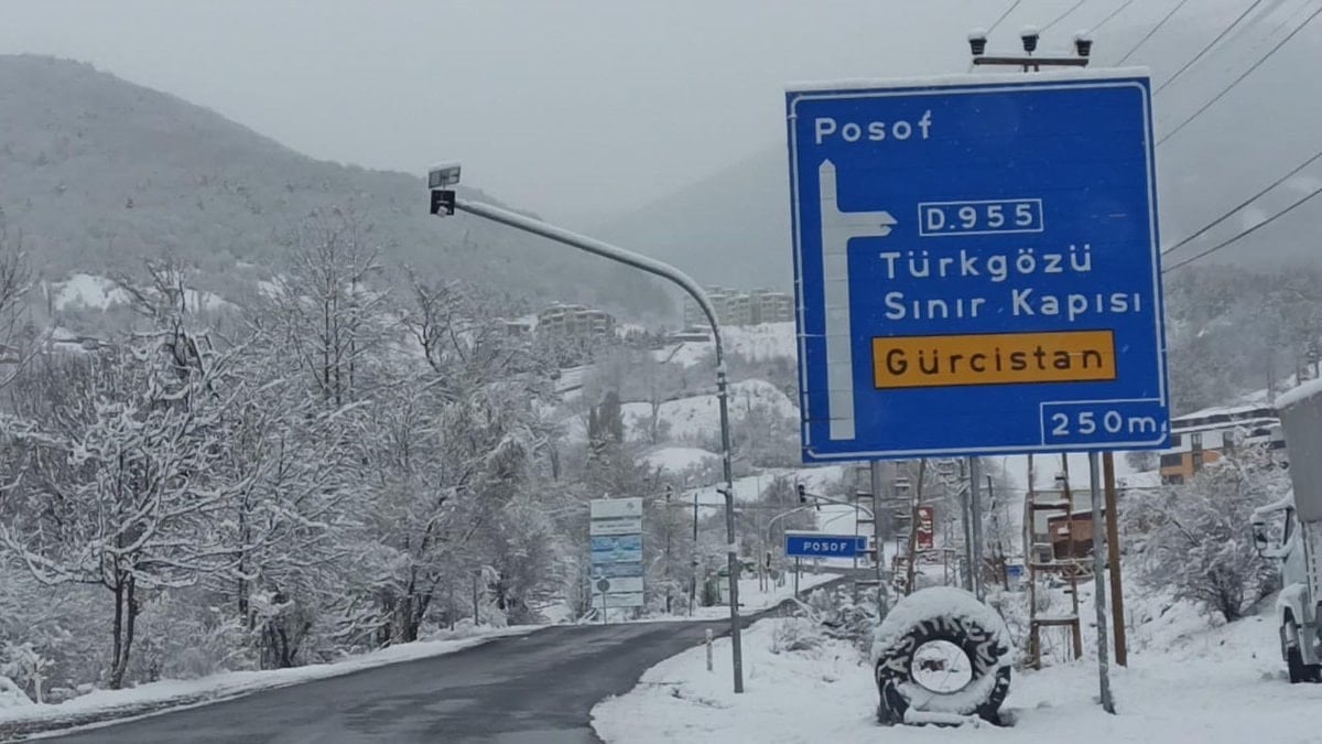 Ardahan'da Ilgar Geçidi ulaşıma kapandı