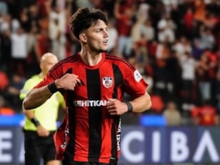 Gaziantep FK'lı futbolcu taraftarla tartıştı: Çocuk odana asarsın...