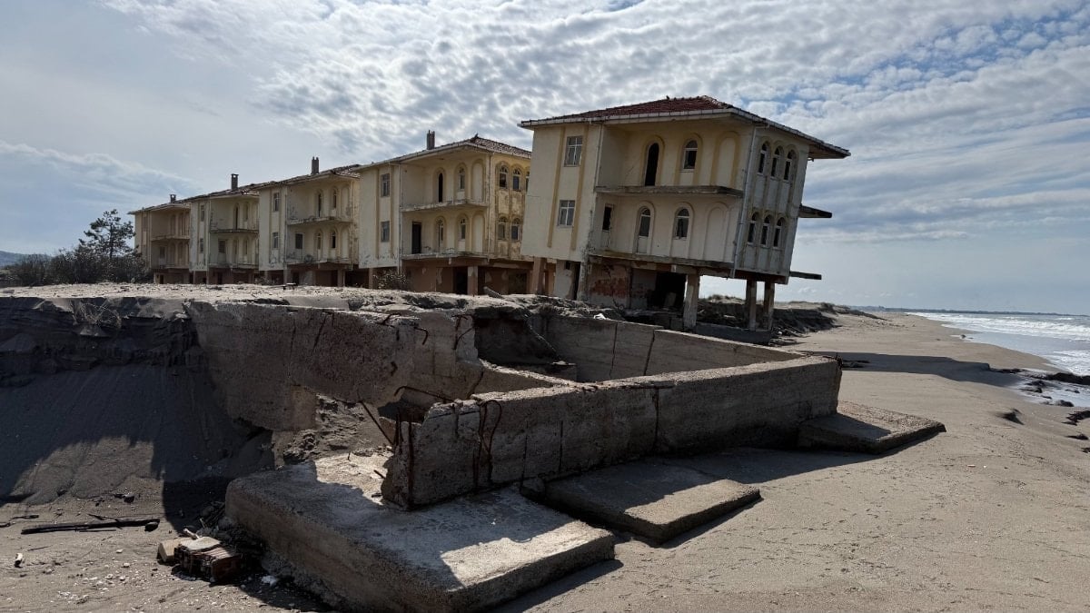 Sakarya'da 6 yıl önce boşaltılan villa yan yattı