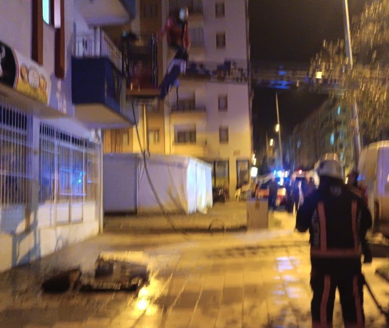 Malatya'da çakmakla oyun oynarken yangın çıktı