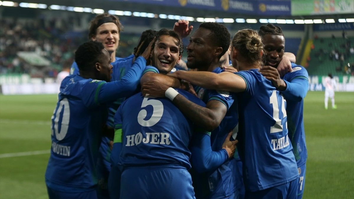 Rizespor erteleme maçında Samsunspor'u farklı geçti