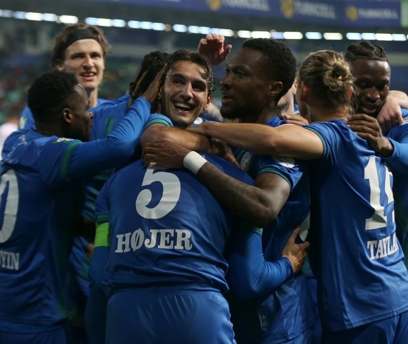 Rizespor erteleme maçında Samsunspor'u farklı geçti