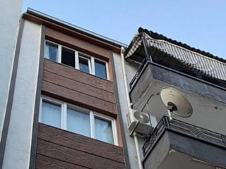 Aydın'da cam silerken 5. kattan düşen kadın can verdi