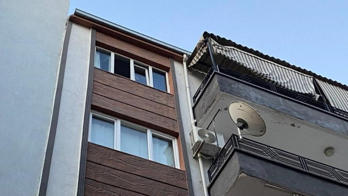 Aydın'da cam silerken 5. kattan düşen kadın can verdi