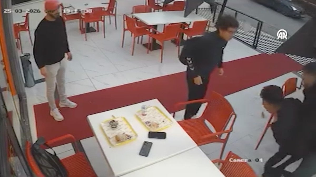 Balıkesir'de bir restoranda Heimlich manevrası kamerada