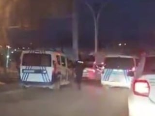 Kocaeli'de babası kızmasın diye kaçtığı uygulamada, polisin üzerine araç sürdü: Yakalandı