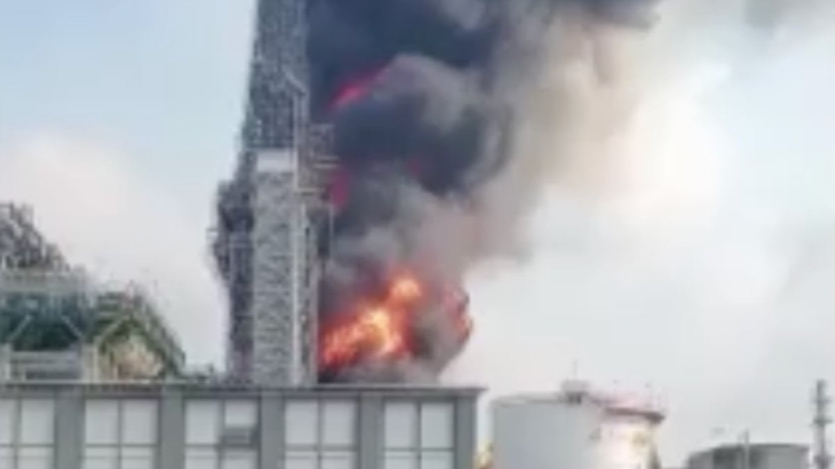 Meksika’daki petrol rafinerisinde yangın