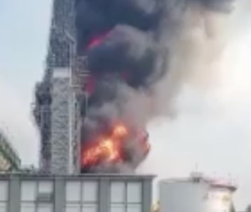 Meksika’daki petrol rafinerisinde yangın