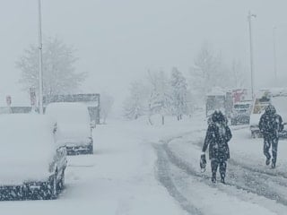 Bitlis'te kar yağışı etkisini sürdürüyor