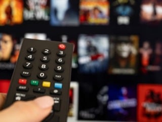 TV'de cuma rekabeti: 10 Nisan 2026 kanal kanal yayın akışı