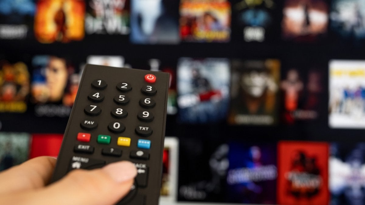 TV'de cuma rekabeti: 10 Nisan 2026 kanal kanal yayın akışı