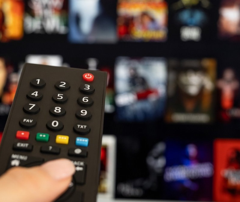 TV'de cuma rekabeti: 10 Nisan 2026 kanal kanal yayın akışı