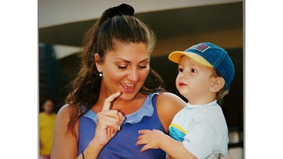 Sibel Can küçük oğlu Emir'i askere yolladı