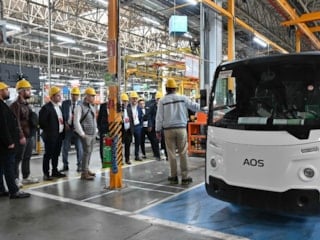 Anadolu Isuzu üst yapıcı iş ortaklarıyla bir arada