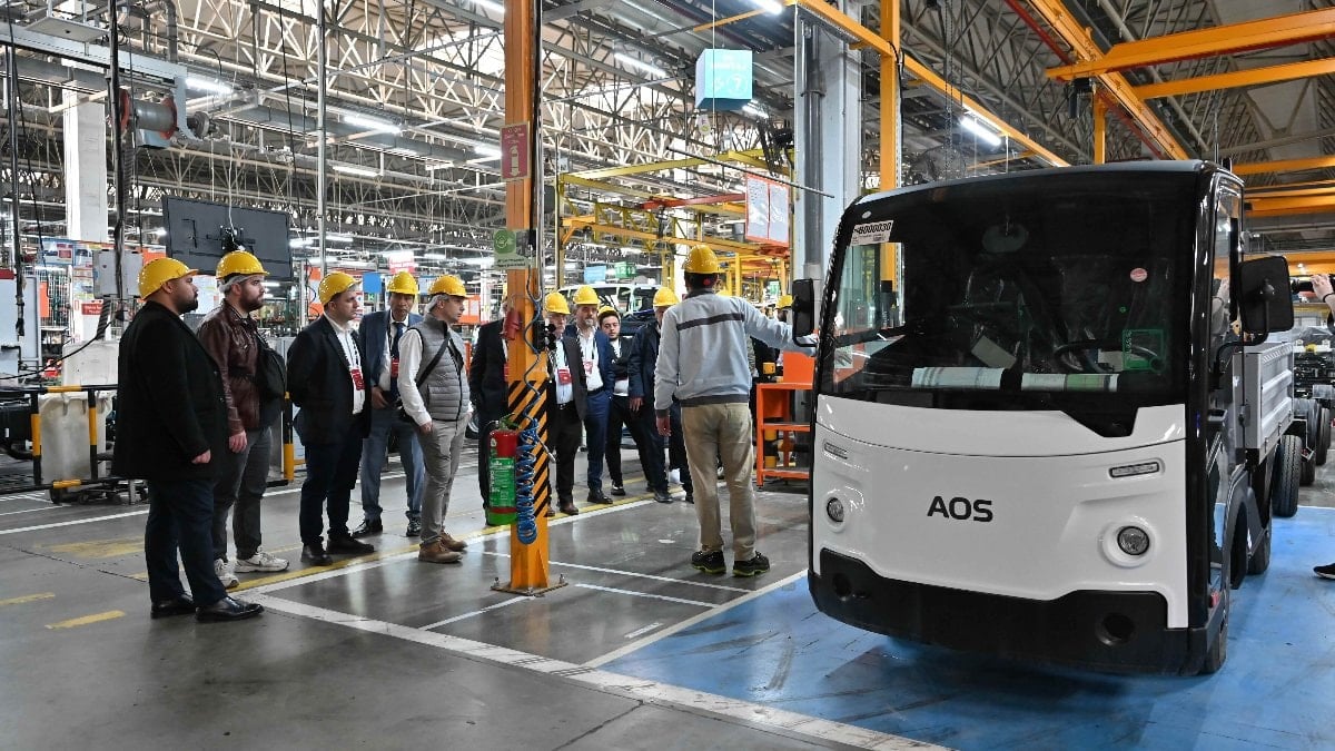 Anadolu Isuzu üst yapıcı iş ortaklarıyla bir arada