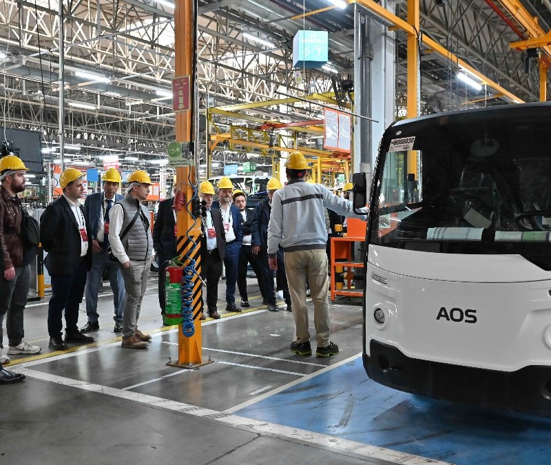 Anadolu Isuzu üst yapıcı iş ortaklarıyla bir arada