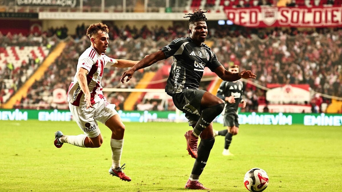 Beşiktaş - Antalyaspor maçının ilk 11'leri