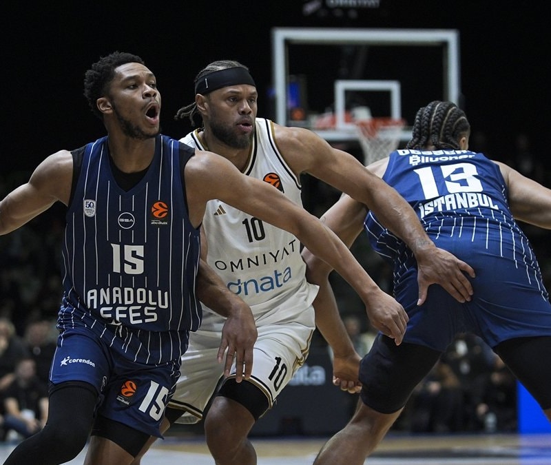 Anadolu Efes, Dubai Basketbol'u devirdi