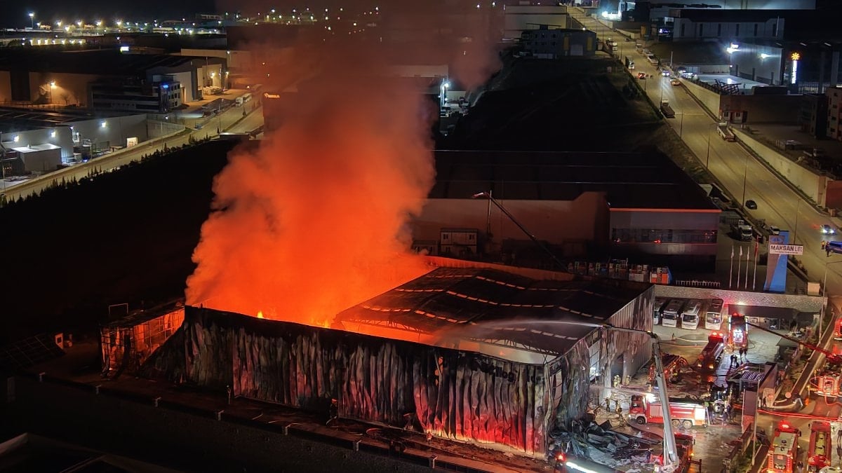 Ankara'da medikal malzeme üretilen fabrikada yangın: 35 kişi tahliye edildi