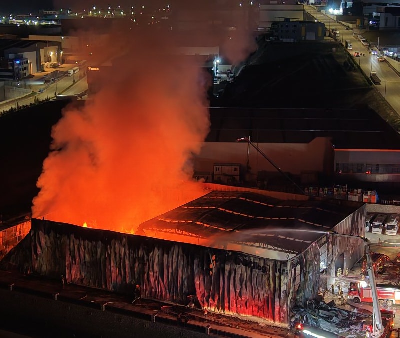 Ankara'da medikal malzeme üretilen fabrikada yangın: 35 kişi tahliye edildi