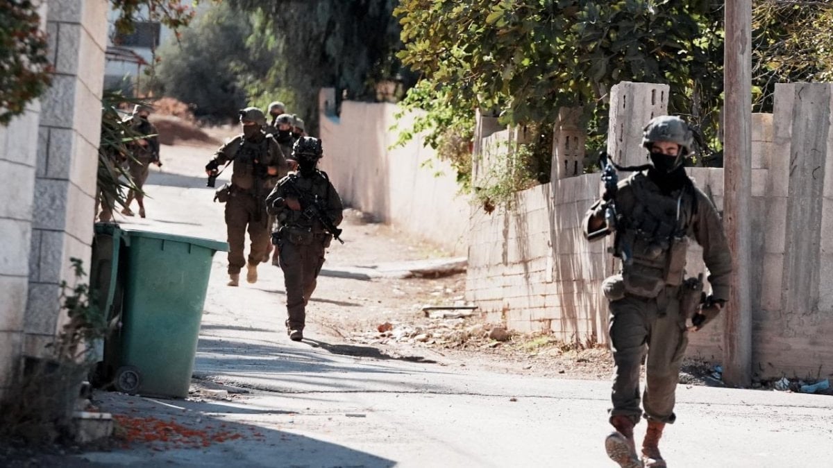 İsrail, Lübnan'a saldırılarında güvenlik güçlerini vurdu