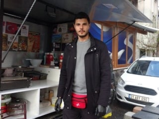 Hatay'da video izledi, sokak satıcısı oldu