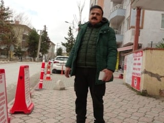 Malatya'da evinin önündeki kaldırımı kapattı