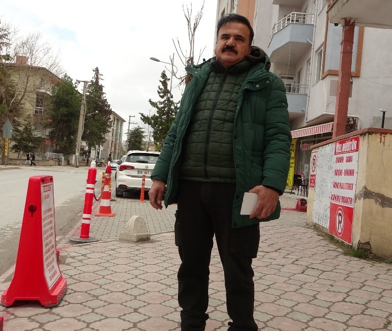 Malatya'da evinin önündeki kaldırımı kapattı