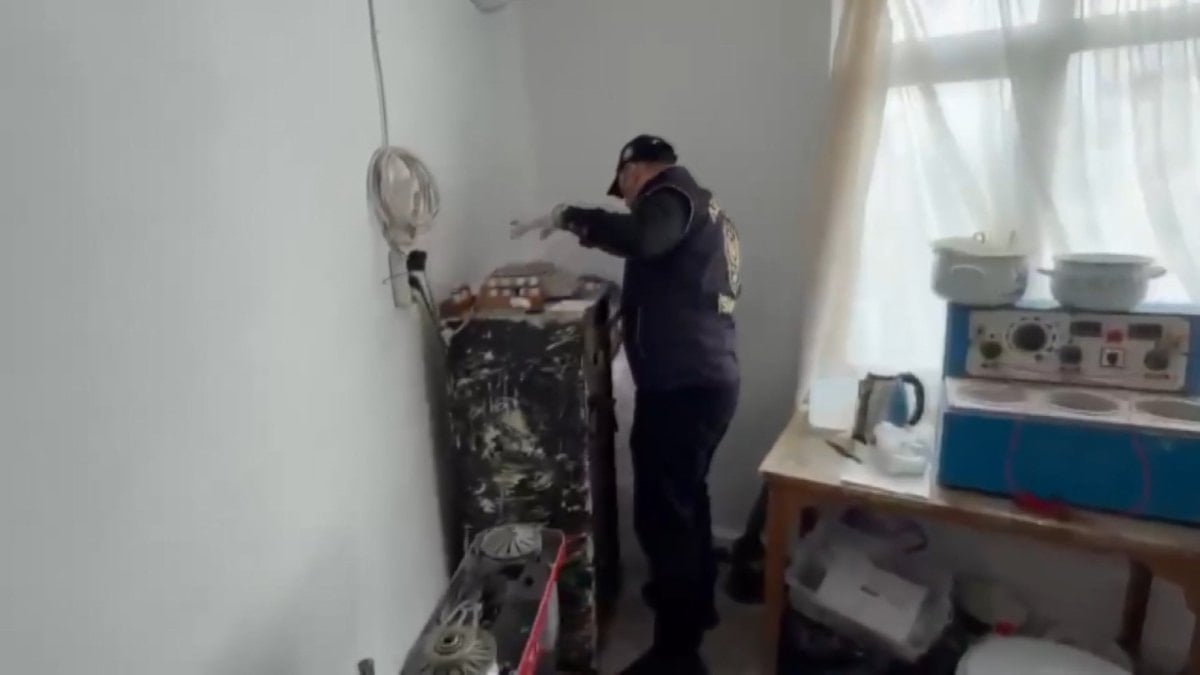 İstanbul'da sahte altın imalathanesine polis baskını