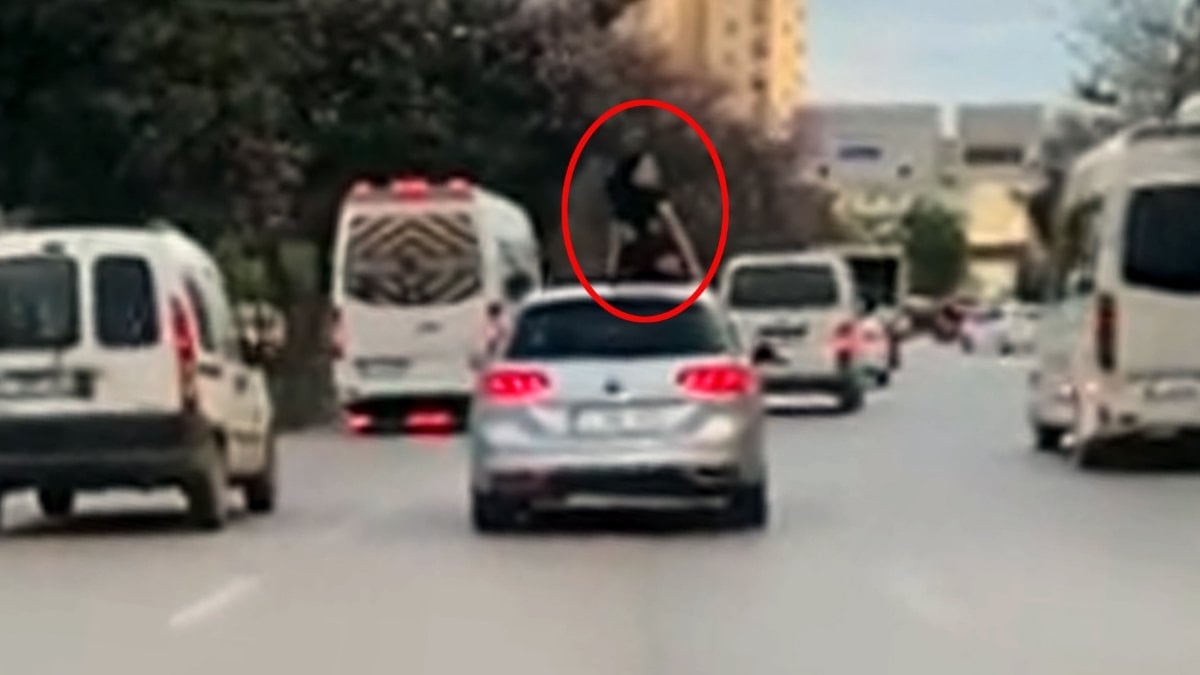 Antalya'da aracın üzerine çıkarak dans etti