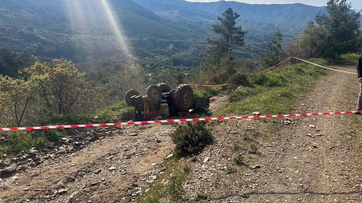 Manisa'da traktörün devrilmesi sonucu aynı aileden 3 kişi hayatını kaybetti