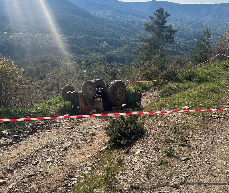 Manisa'da traktörün devrilmesi sonucu aynı aileden 3 kişi hayatını kaybetti