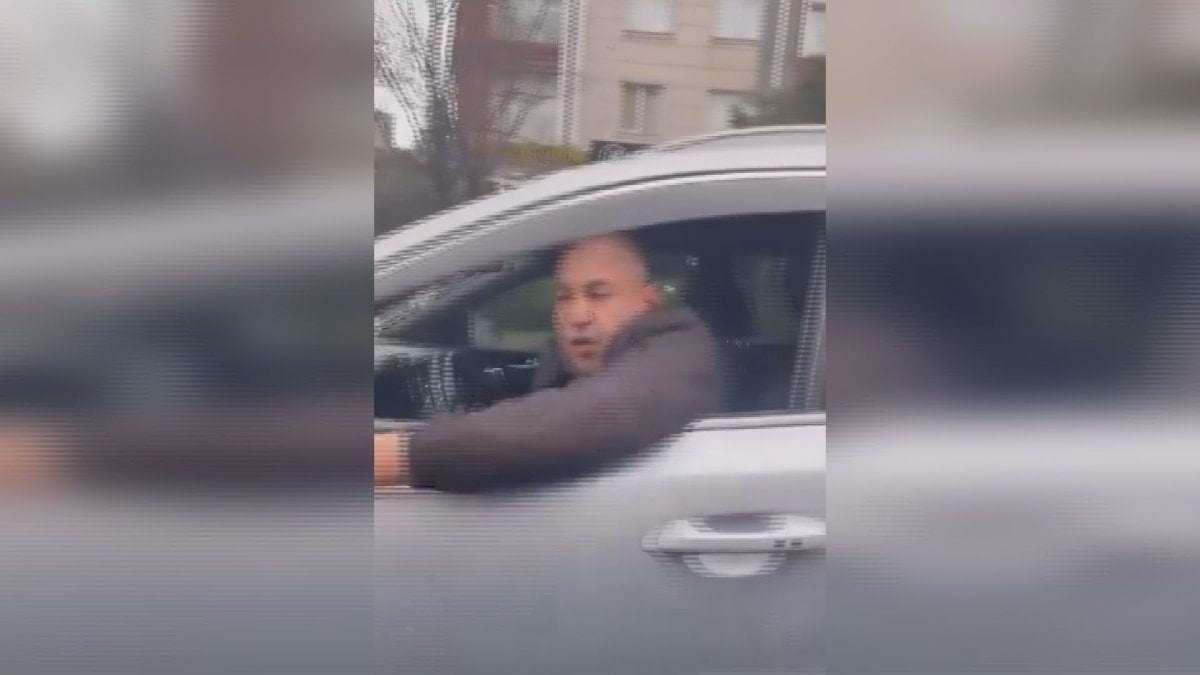 İstanbul'da araçta çocuğu olan kadının otomobiline saldıran sürücü gözaltında