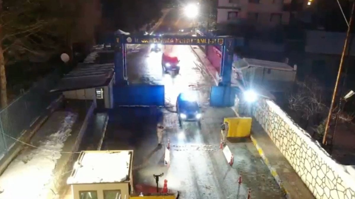 Van ve Hakkari'de uyuşturucu imalatçılarına operasyon: 8 gözaltı