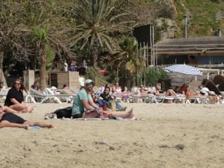 Antalya'da Nisan ayında sahillerde yoğunluk yaşandı