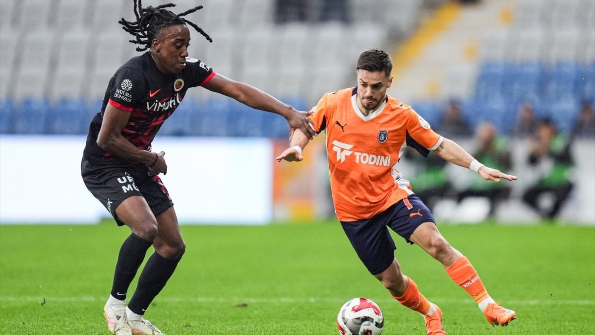 Başakşehir, 3 puanı 3 golle aldı: Volkan Demirel galibiyete hasret kaldı!