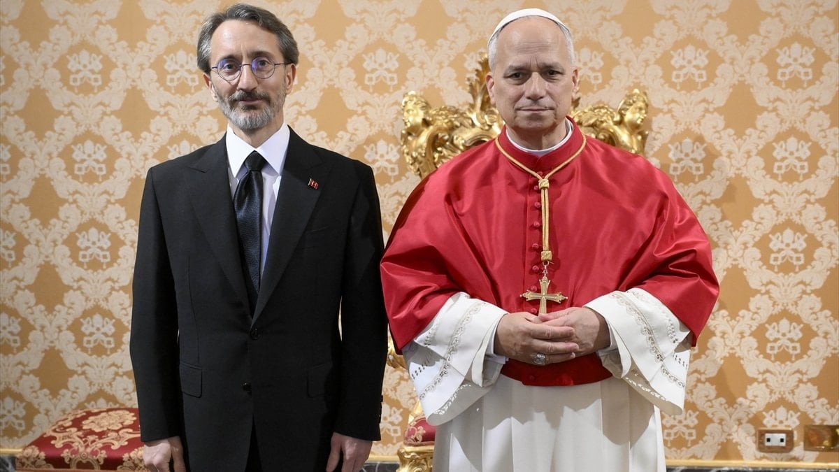 Vatikan Büyükelçisi Fahrettin Altun, güven mektubunu Papa'ya sundu