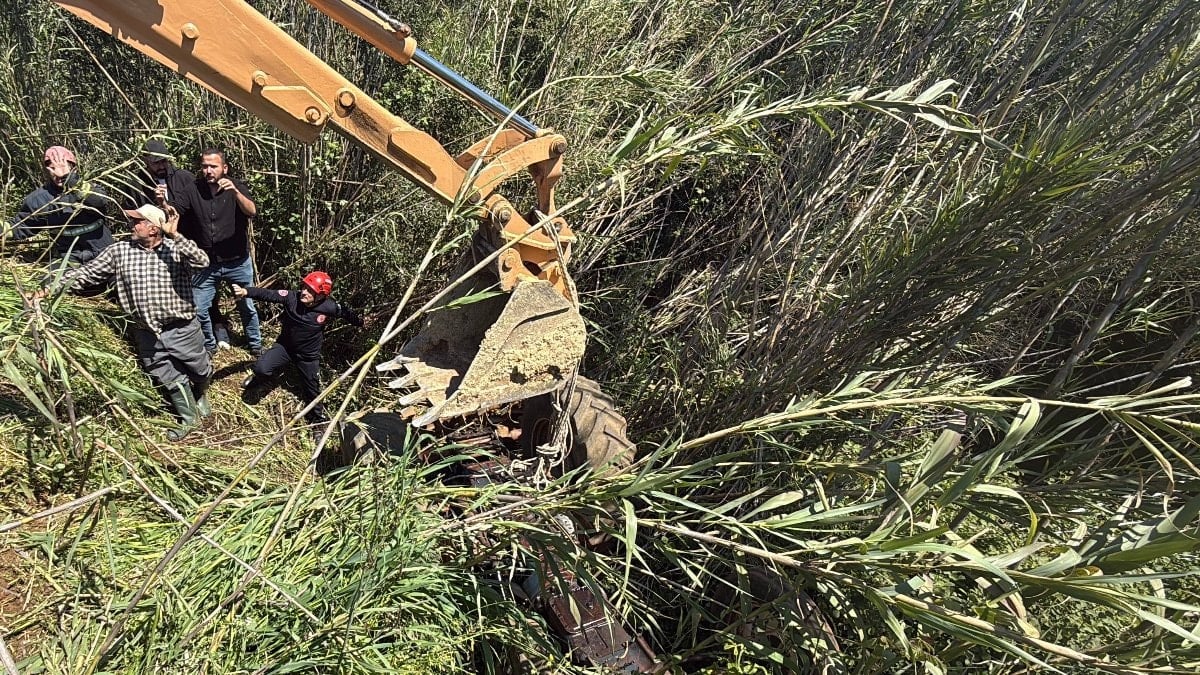 Antalya'da bahçede devrilen traktörün altında kalan emekli polis hayatını kaybetti