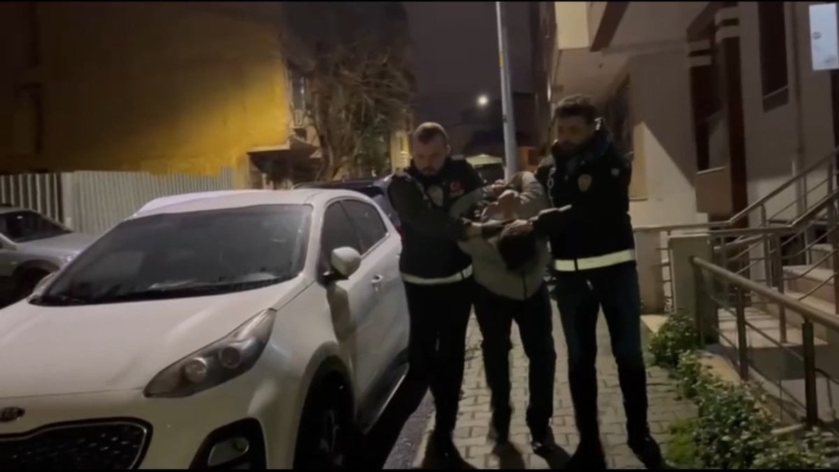 İstanbul'da yol verme tartışmasında araç kurşunladılar